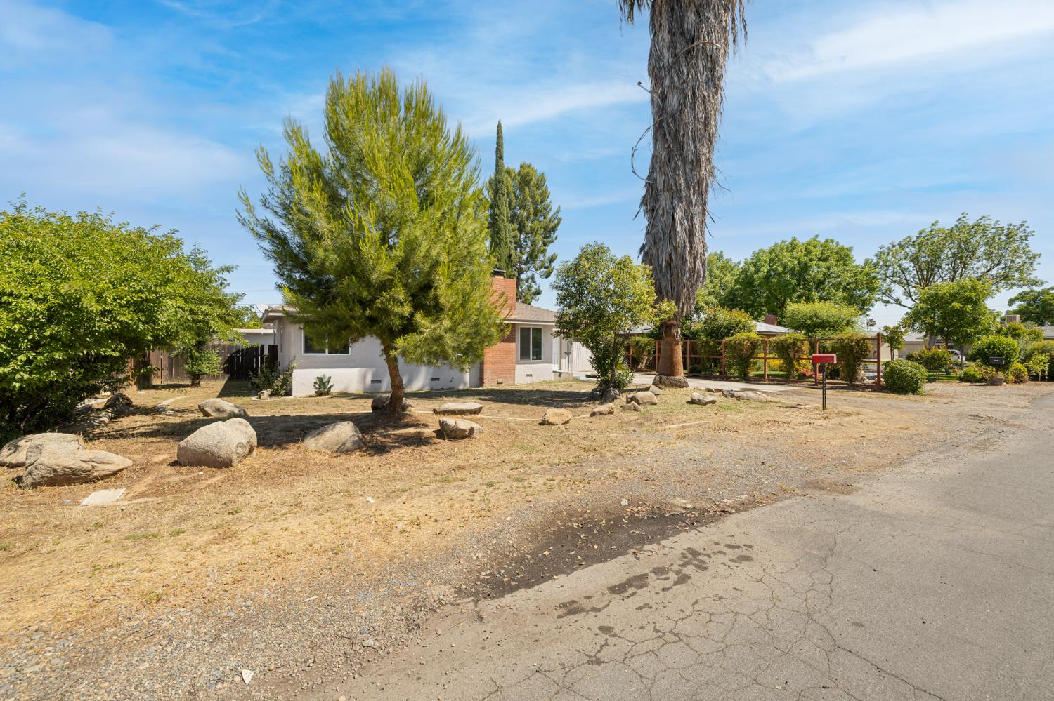 1433 E Richert Ave, Fresno, CA 93704