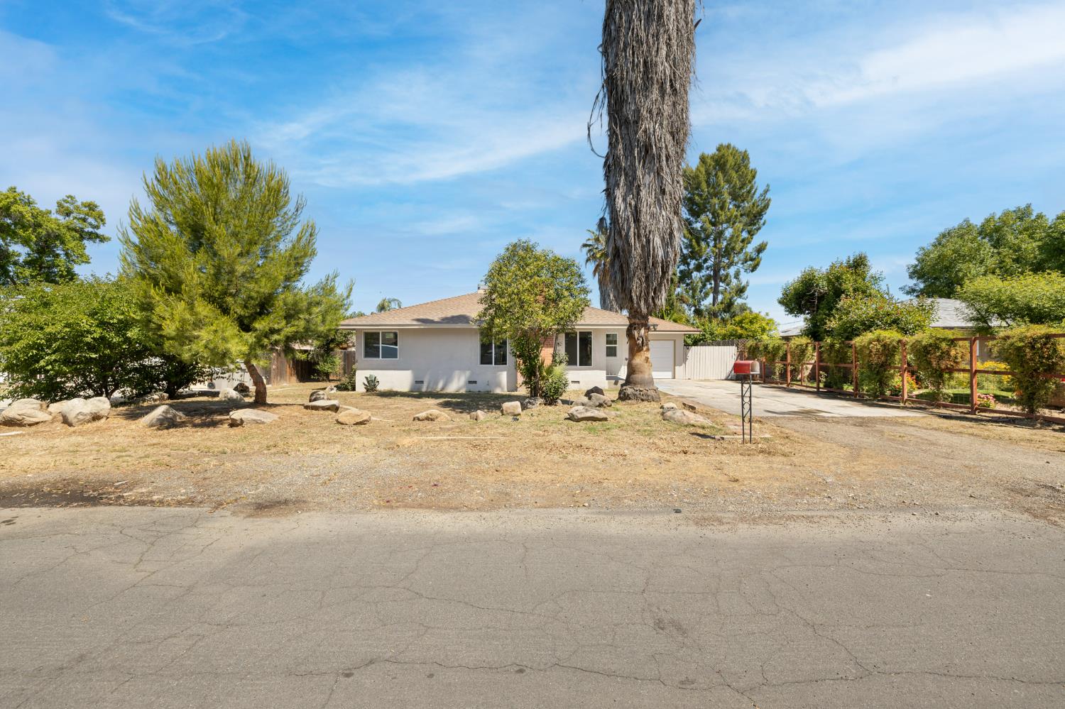 1433 E Richert Ave, Fresno, CA 93704