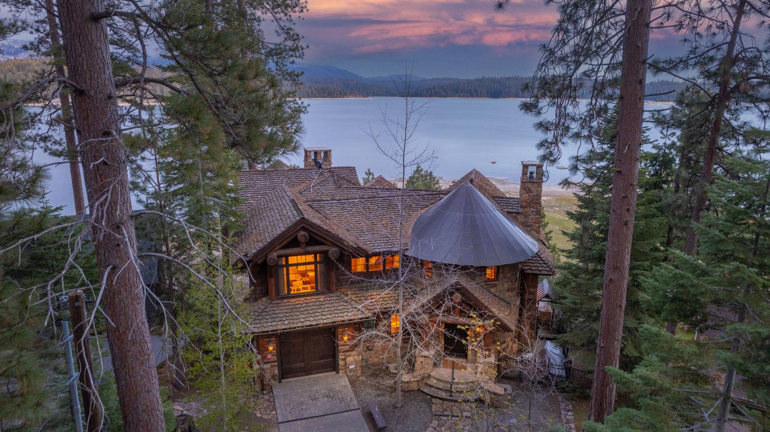44483 Lakeview Ave, Shaver Lake, CA 93664