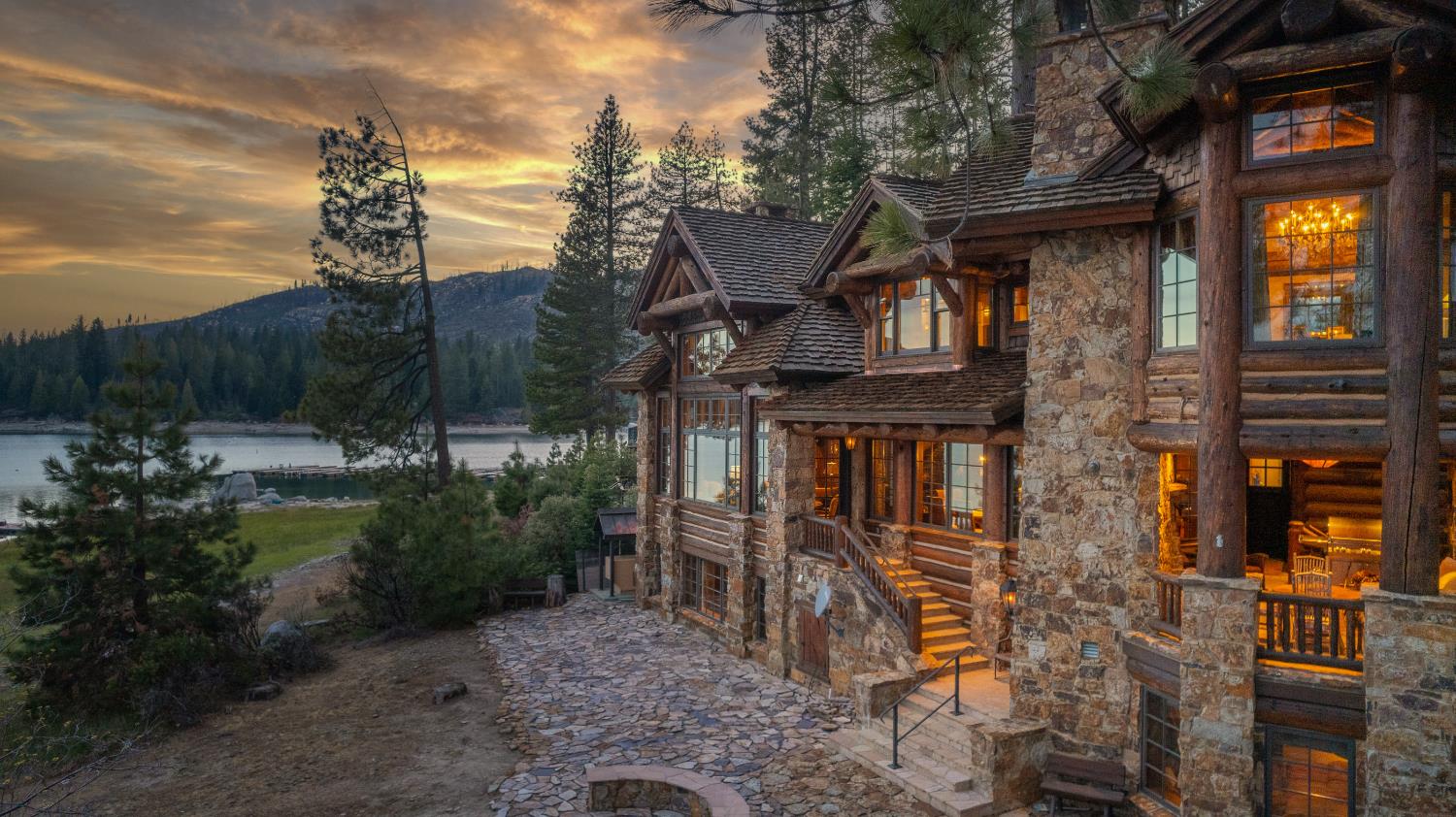 44483 Lakeview Ave, Shaver Lake, CA 93664