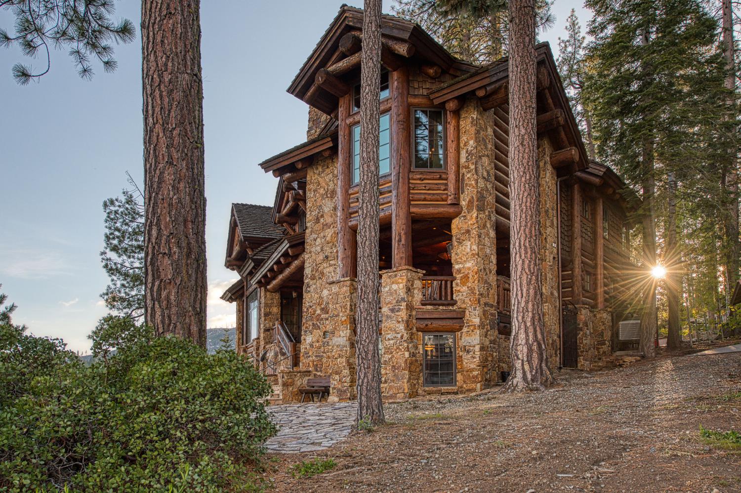 44483 Lakeview Ave, Shaver Lake, CA 93664