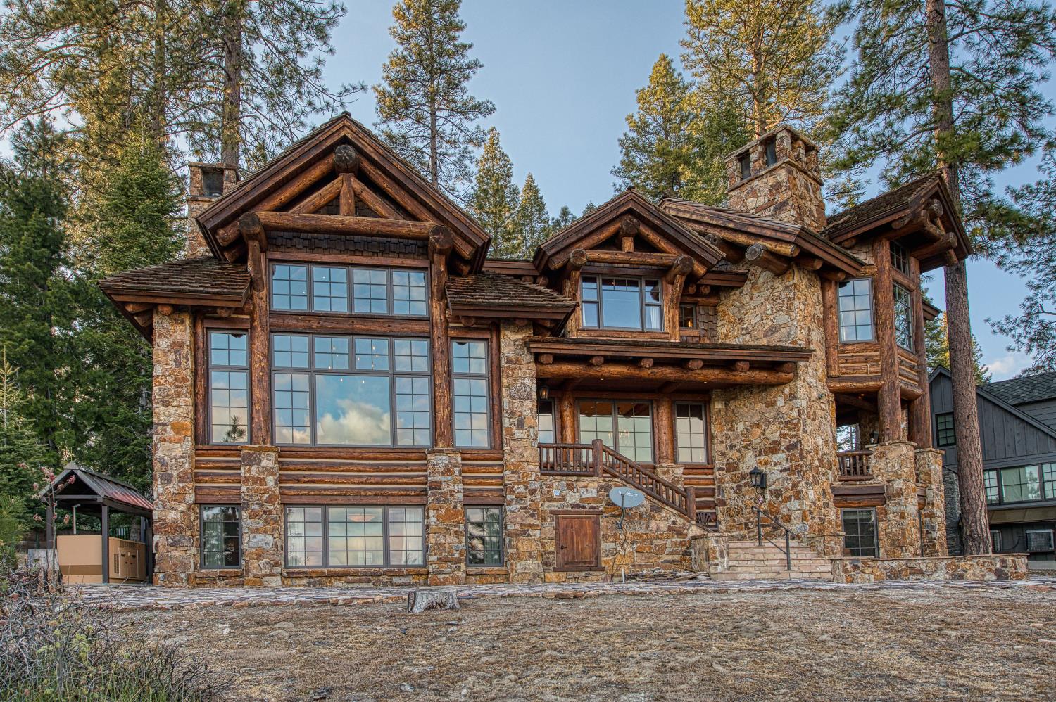 44483 Lakeview Ave, Shaver Lake, CA 93664