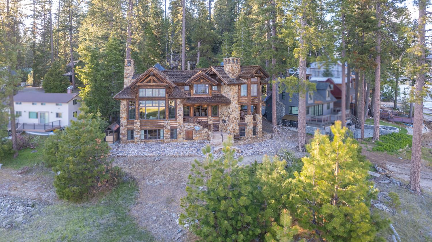 44483 Lakeview Ave, Shaver Lake, CA 93664