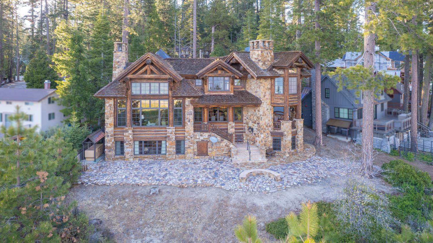 44483 Lakeview Ave, Shaver Lake, CA 93664