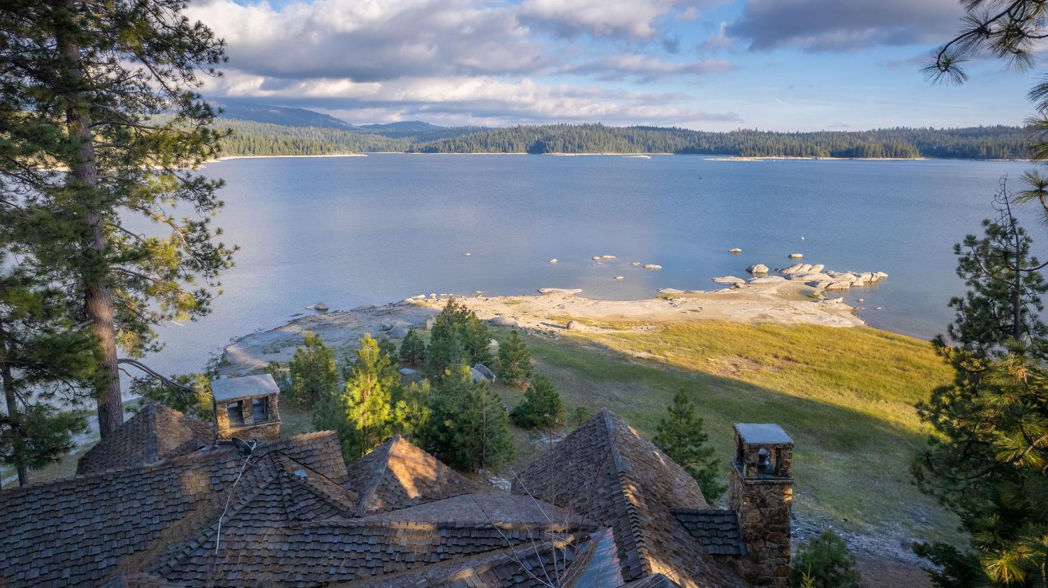 44483 Lakeview Ave, Shaver Lake, CA 93664