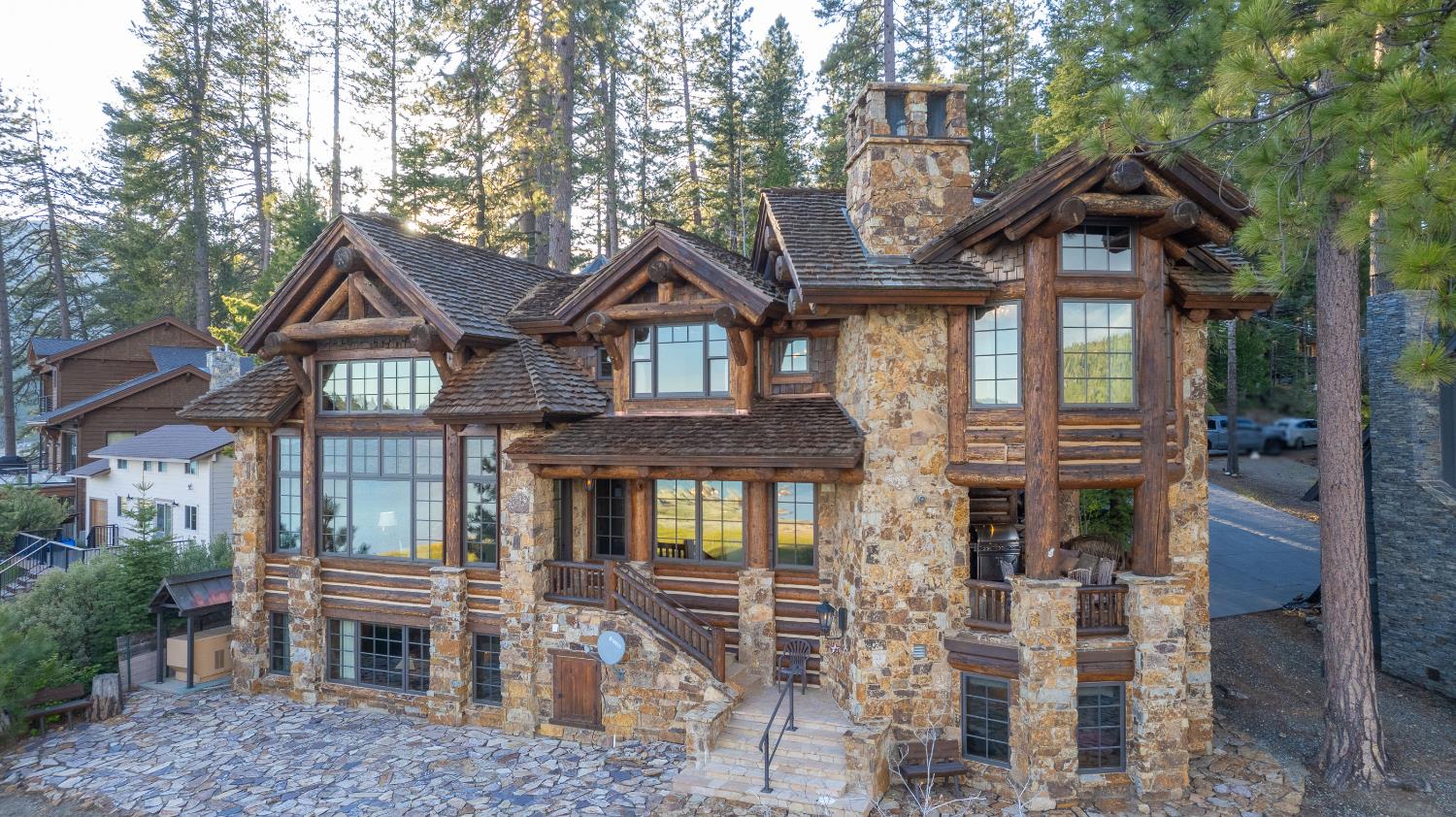 44483 Lakeview Ave, Shaver Lake, CA 93664