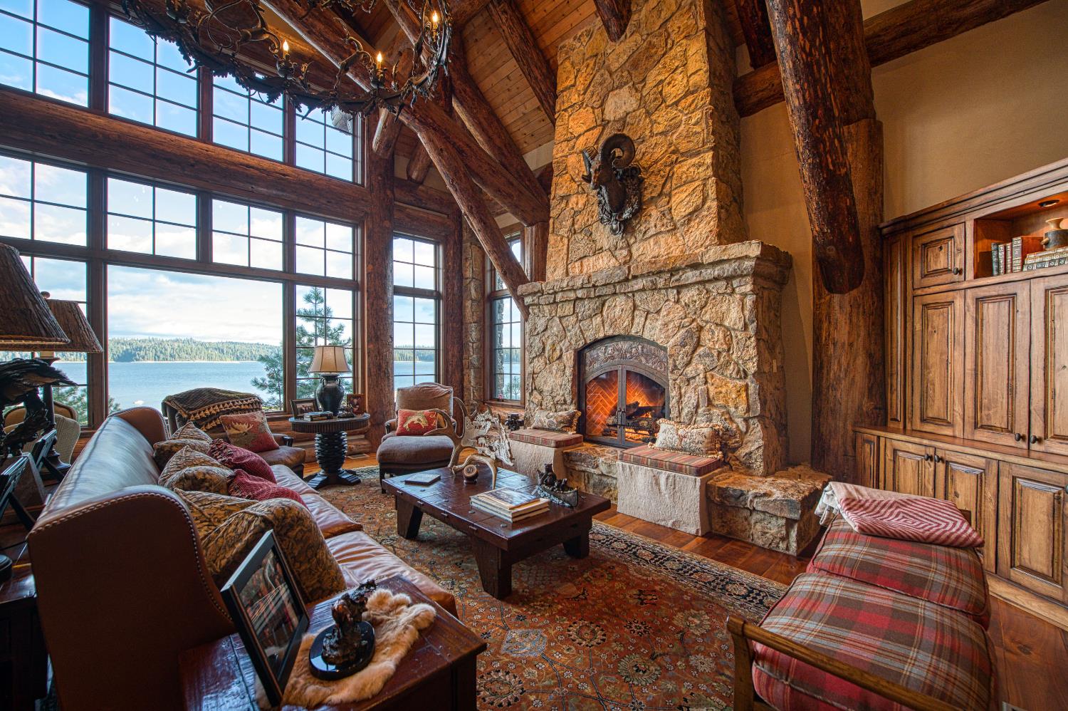 44483 Lakeview Ave, Shaver Lake, CA 93664