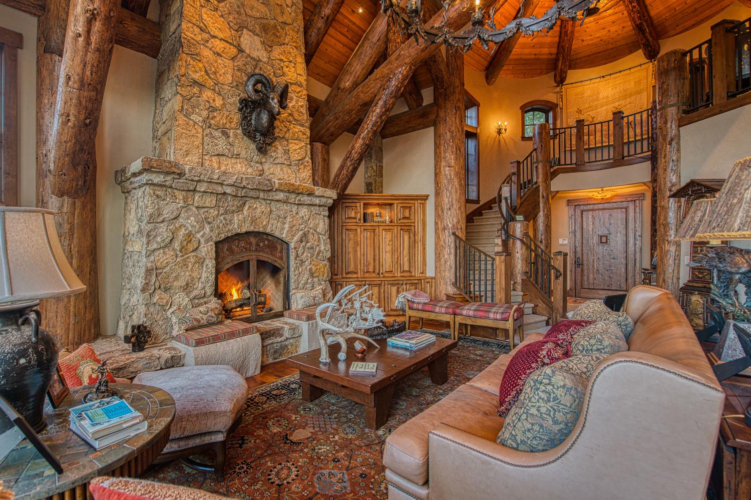 44483 Lakeview Ave, Shaver Lake, CA 93664