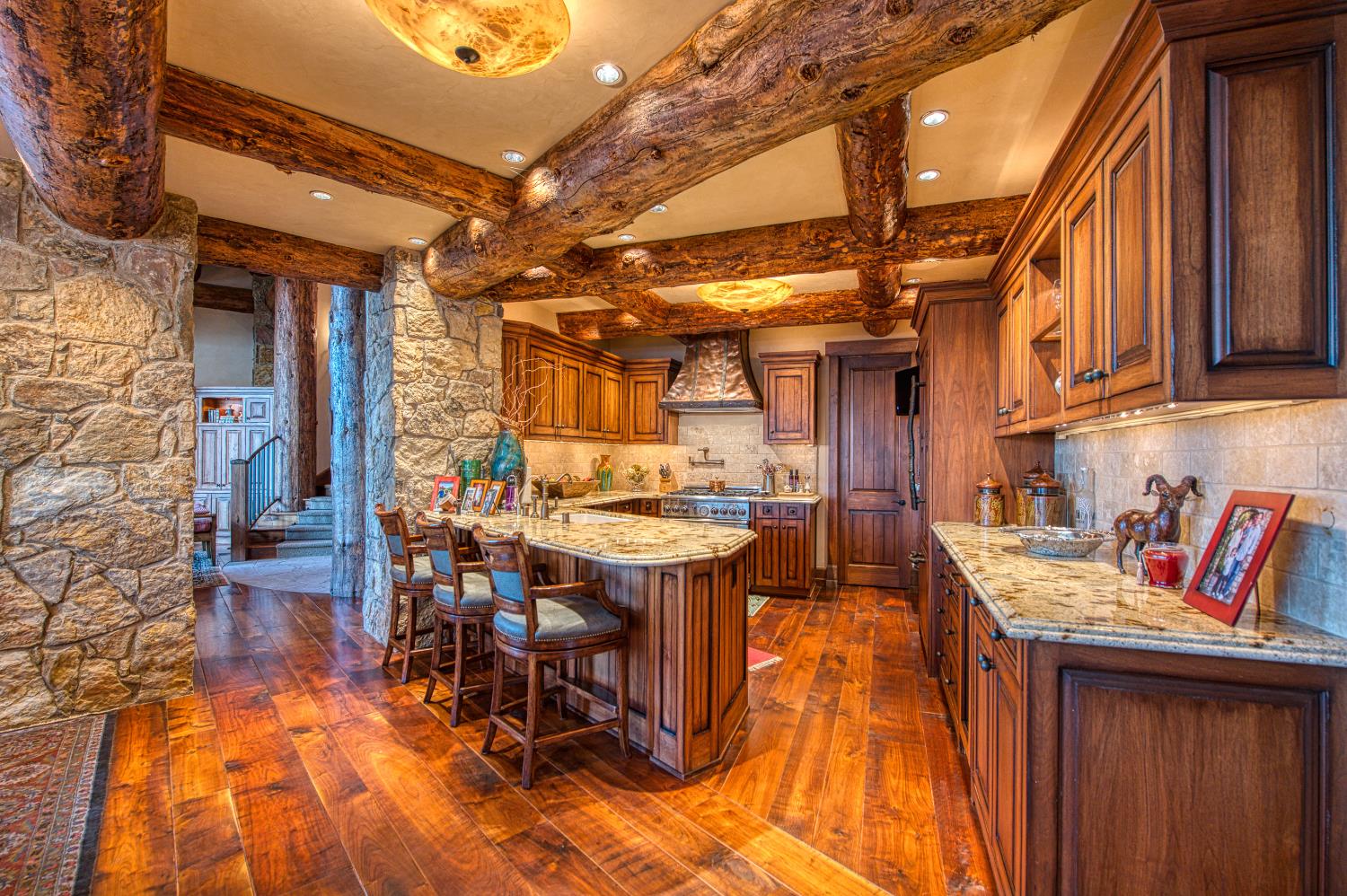 44483 Lakeview Ave, Shaver Lake, CA 93664