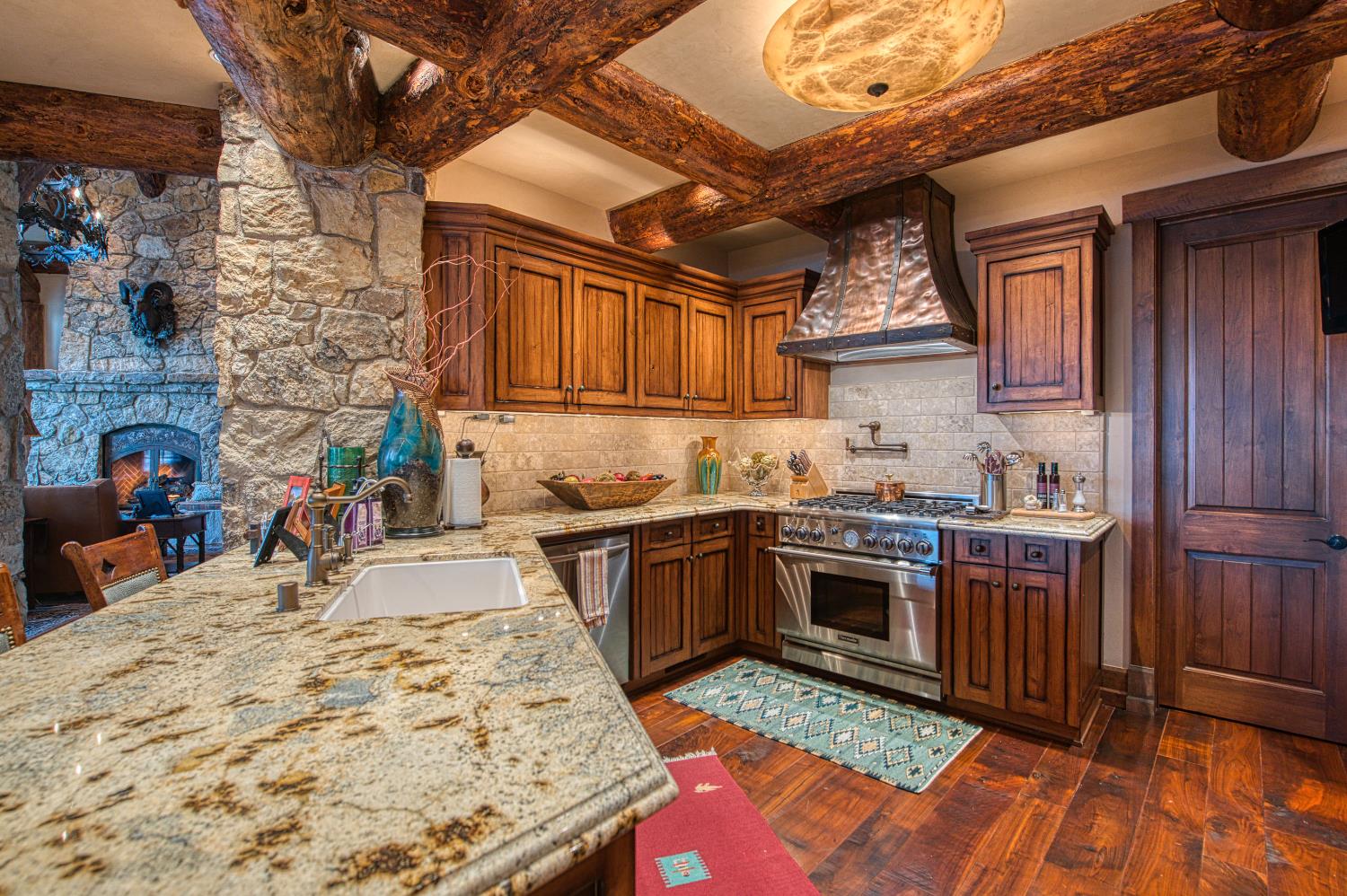 44483 Lakeview Ave, Shaver Lake, CA 93664