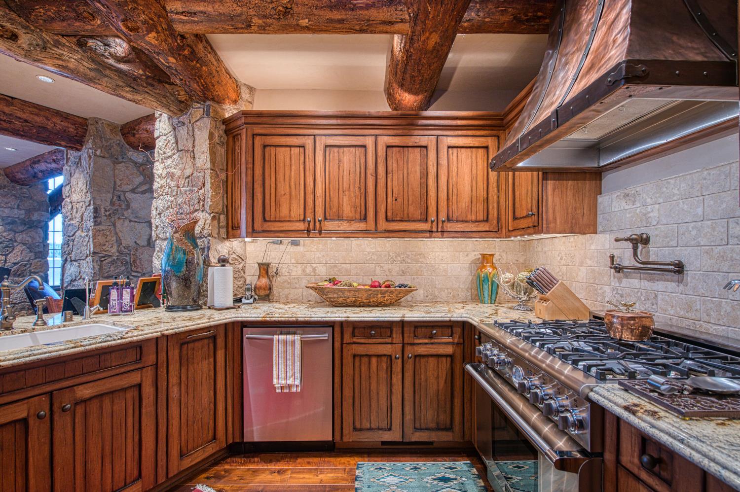 44483 Lakeview Ave, Shaver Lake, CA 93664