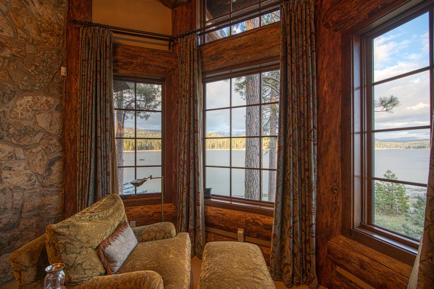 44483 Lakeview Ave, Shaver Lake, CA 93664