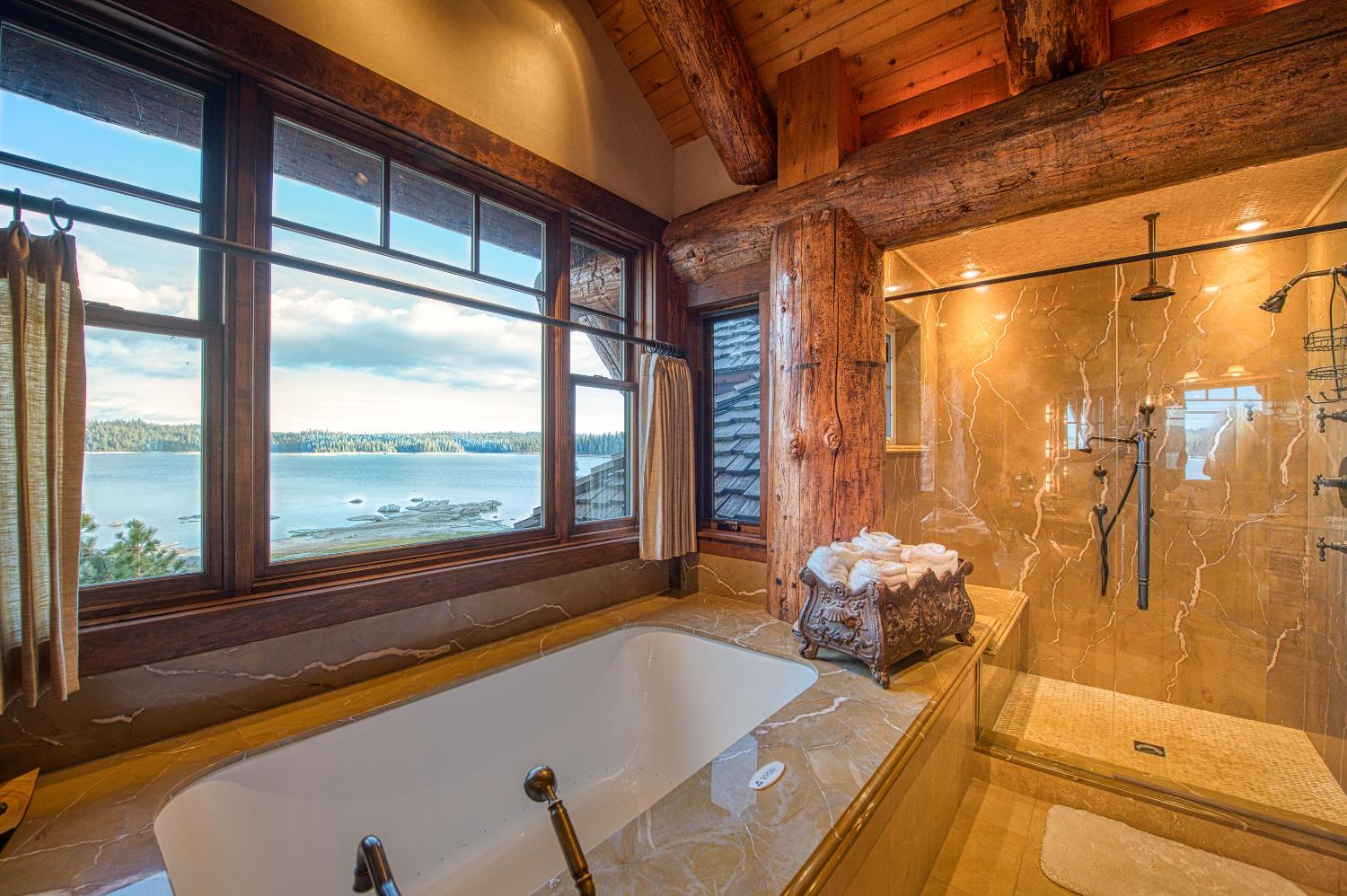 44483 Lakeview Ave, Shaver Lake, CA 93664