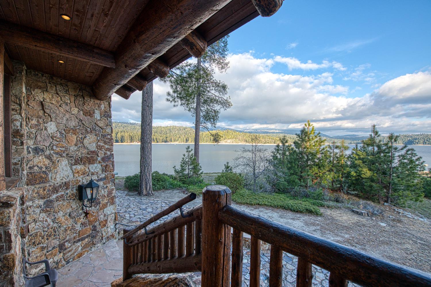 44483 Lakeview Ave, Shaver Lake, CA 93664