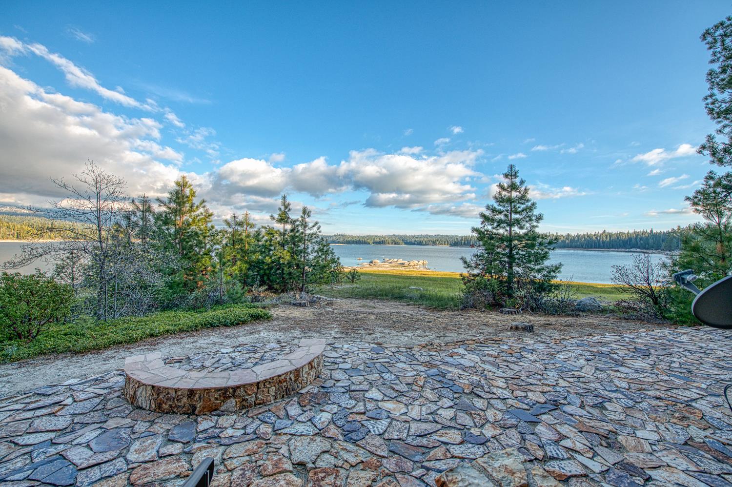 44483 Lakeview Ave, Shaver Lake, CA 93664