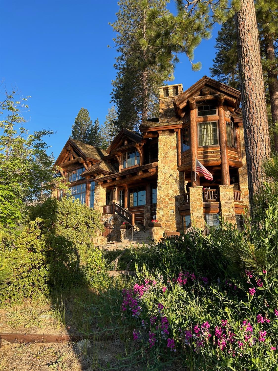 44483 Lakeview Ave, Shaver Lake, CA 93664
