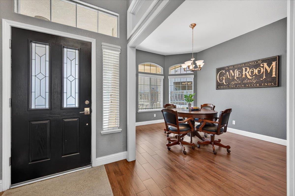 1994 N Cherry Ln, Clovis, CA 93619