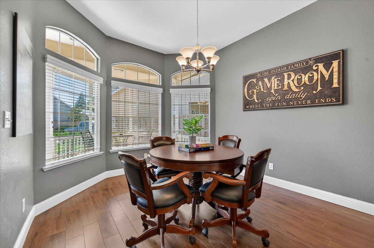 1994 N Cherry Ln, Clovis, CA 93619