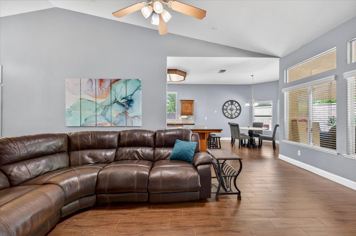 1994 N Cherry Ln, Clovis, CA 93619