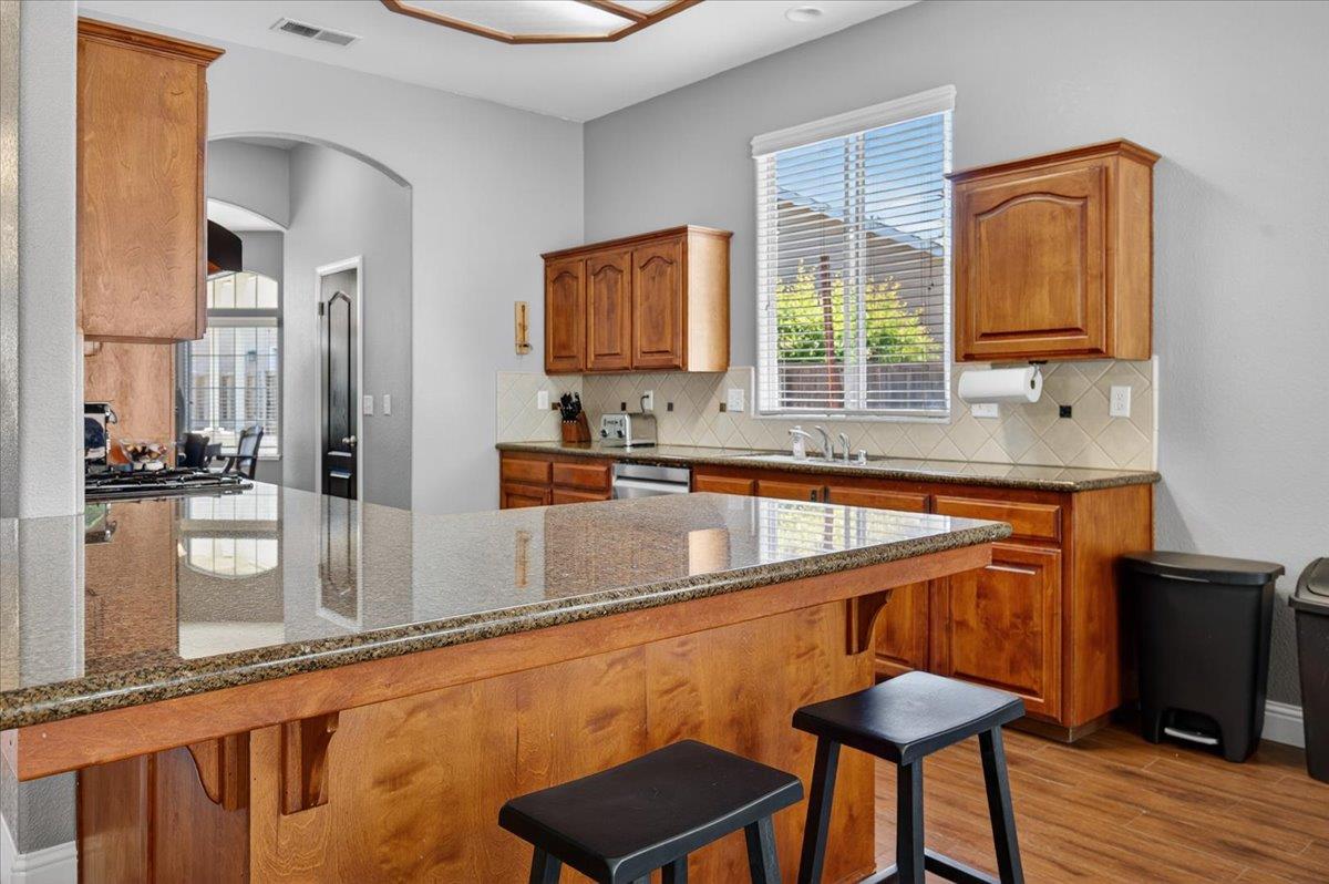 1994 N Cherry Ln, Clovis, CA 93619