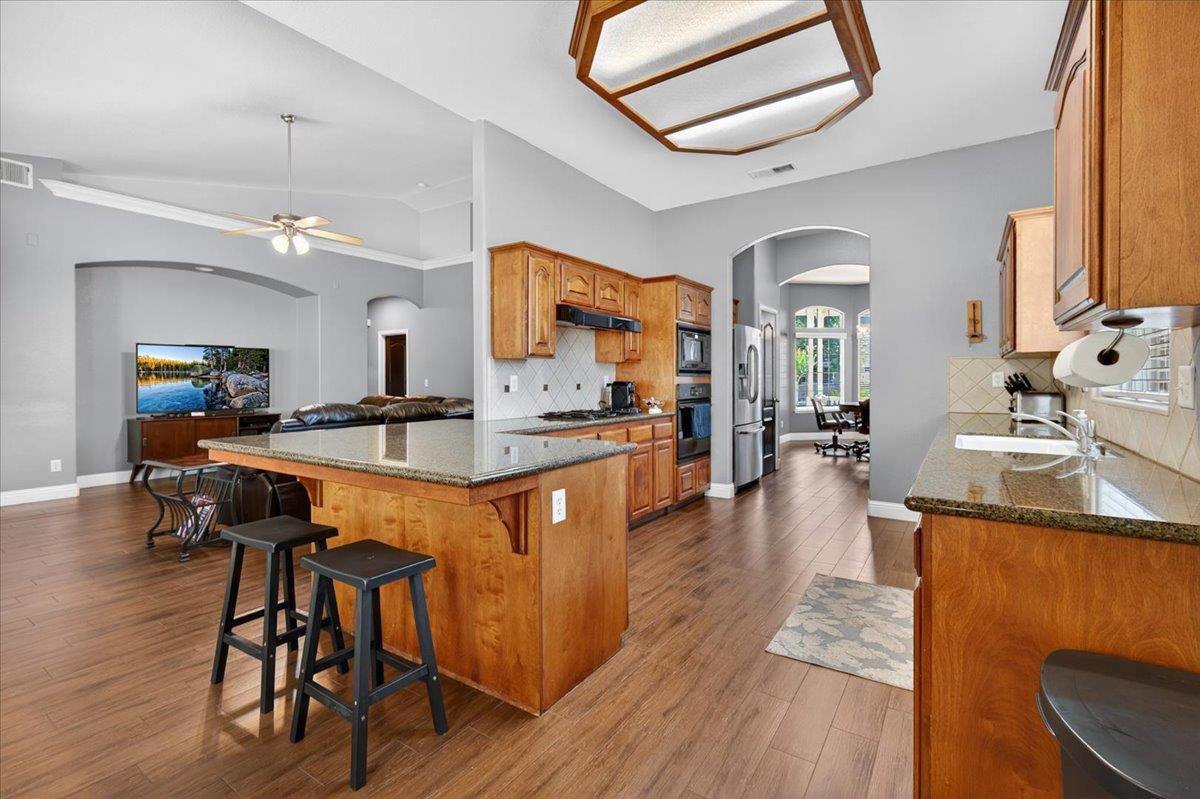 1994 N Cherry Ln, Clovis, CA 93619