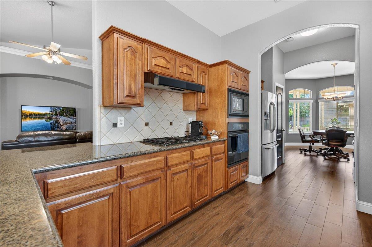 1994 N Cherry Ln, Clovis, CA 93619