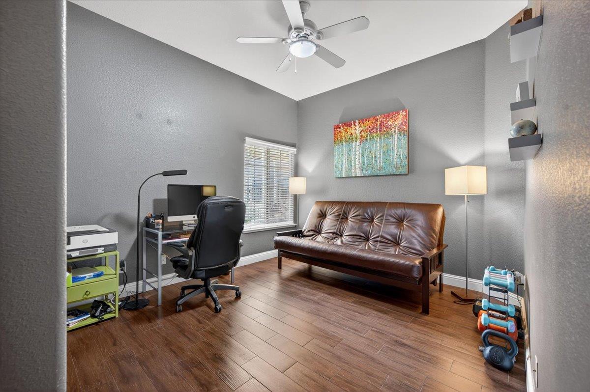 1994 N Cherry Ln, Clovis, CA 93619