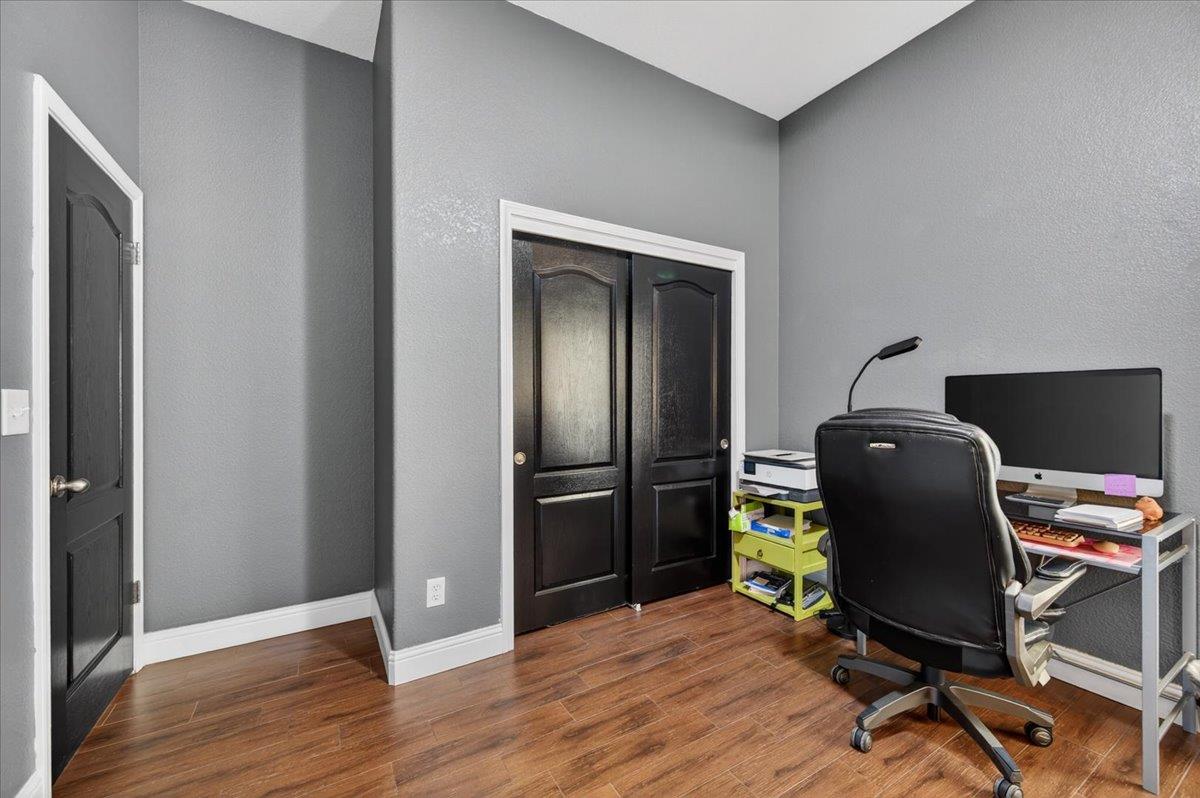 1994 N Cherry Ln, Clovis, CA 93619