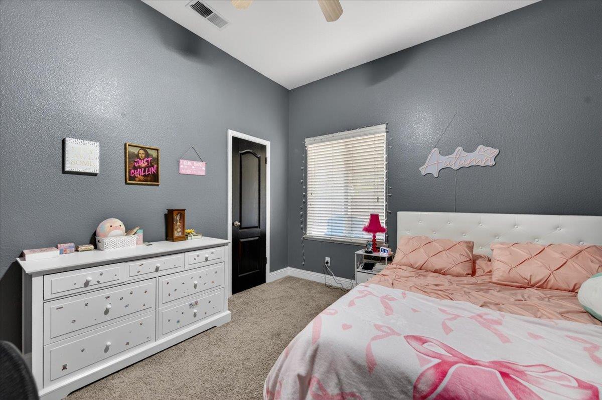 1994 N Cherry Ln, Clovis, CA 93619