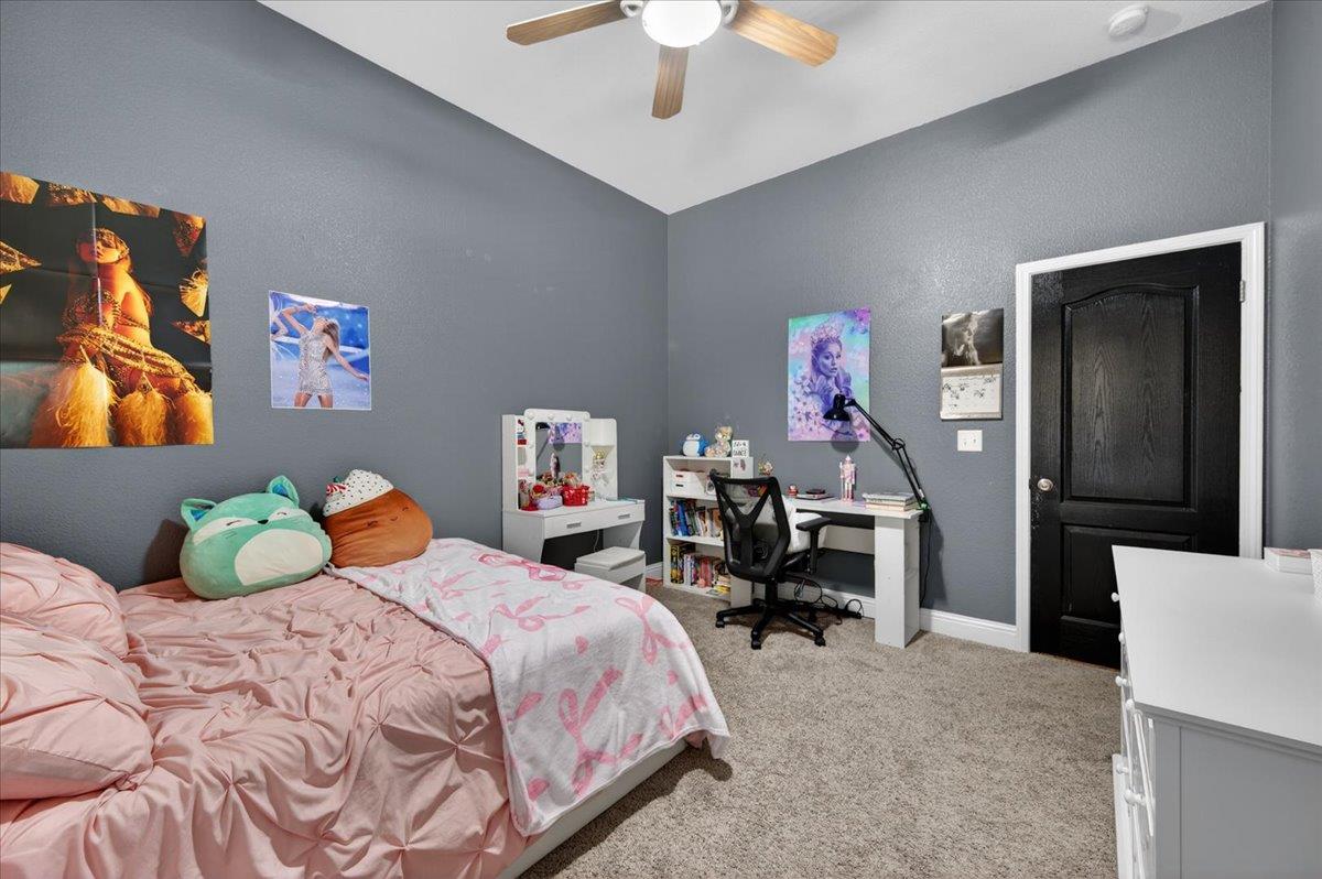 1994 N Cherry Ln, Clovis, CA 93619