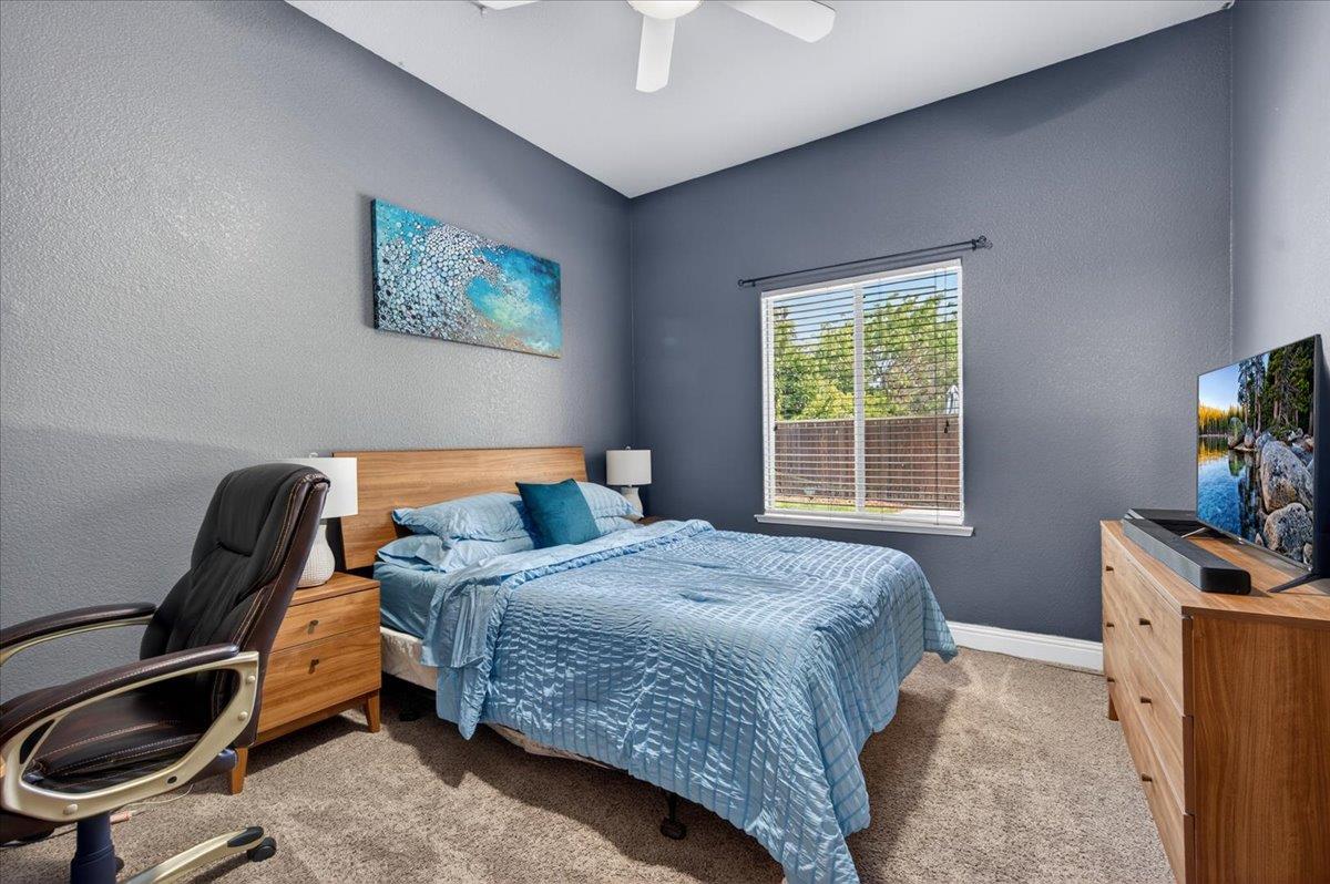 1994 N Cherry Ln, Clovis, CA 93619