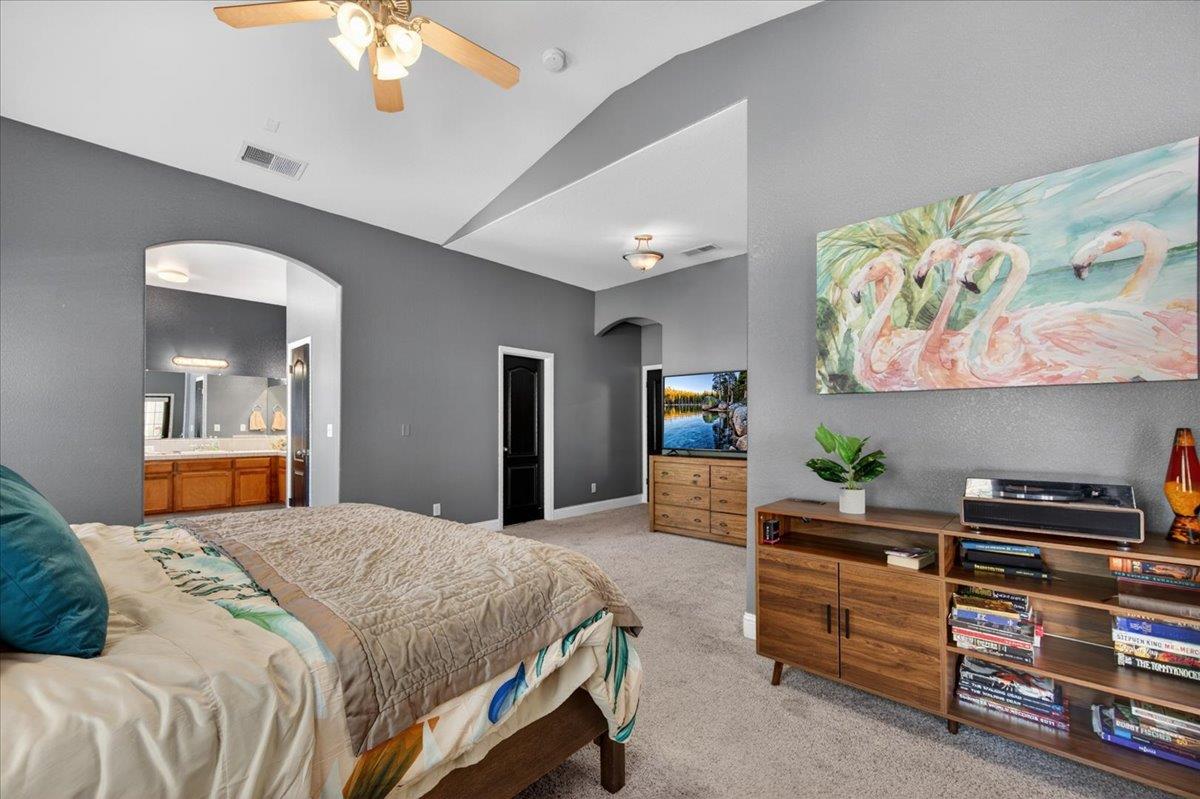 1994 N Cherry Ln, Clovis, CA 93619