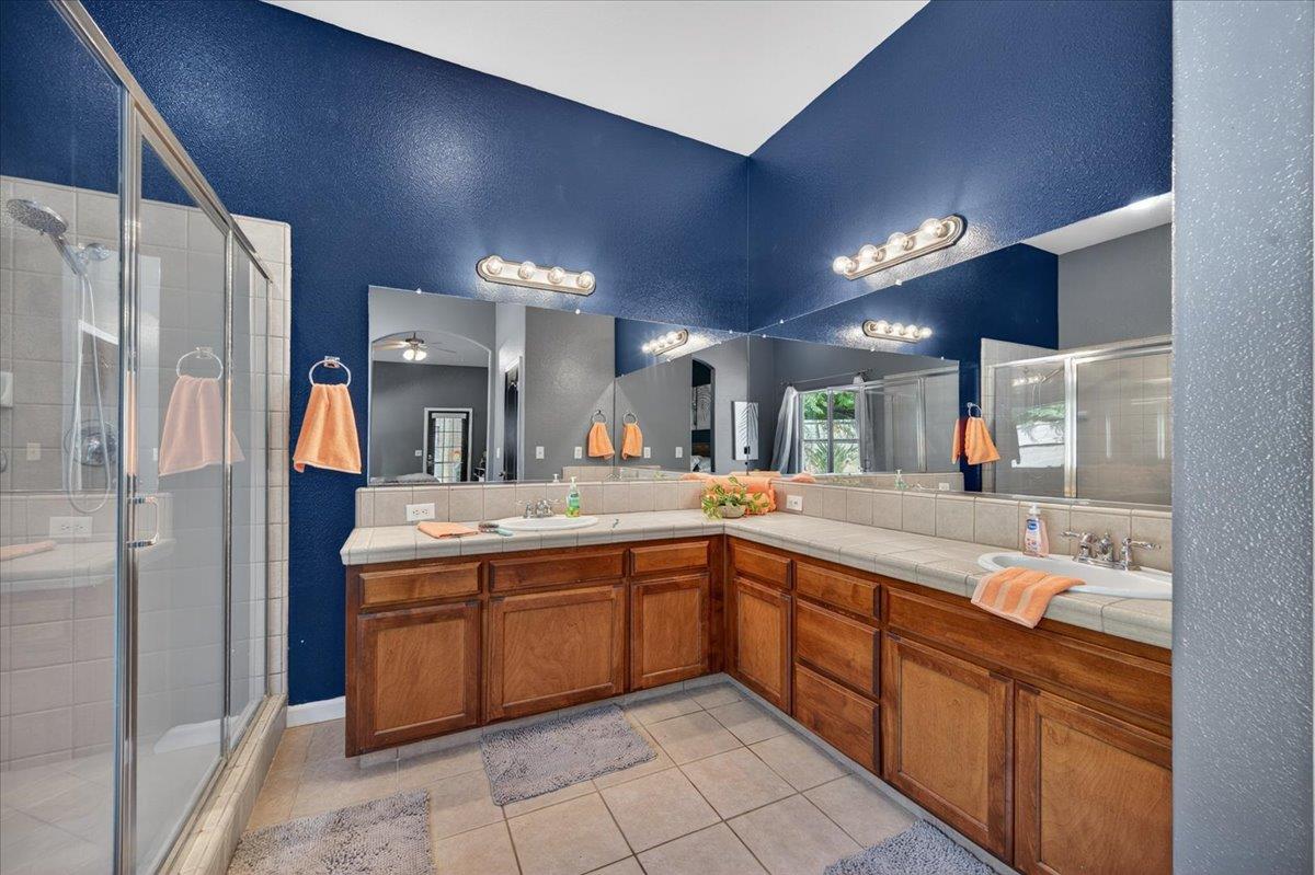 1994 N Cherry Ln, Clovis, CA 93619