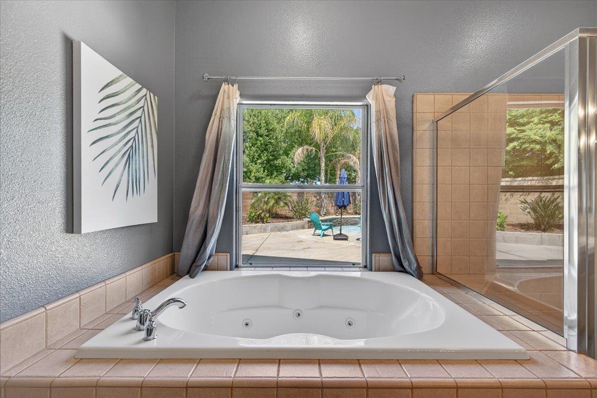 1994 N Cherry Ln, Clovis, CA 93619