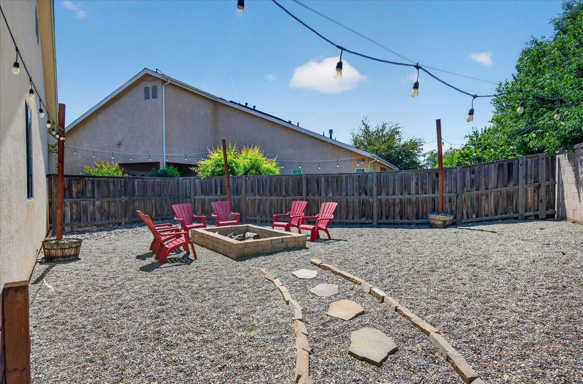 1994 N Cherry Ln, Clovis, CA 93619