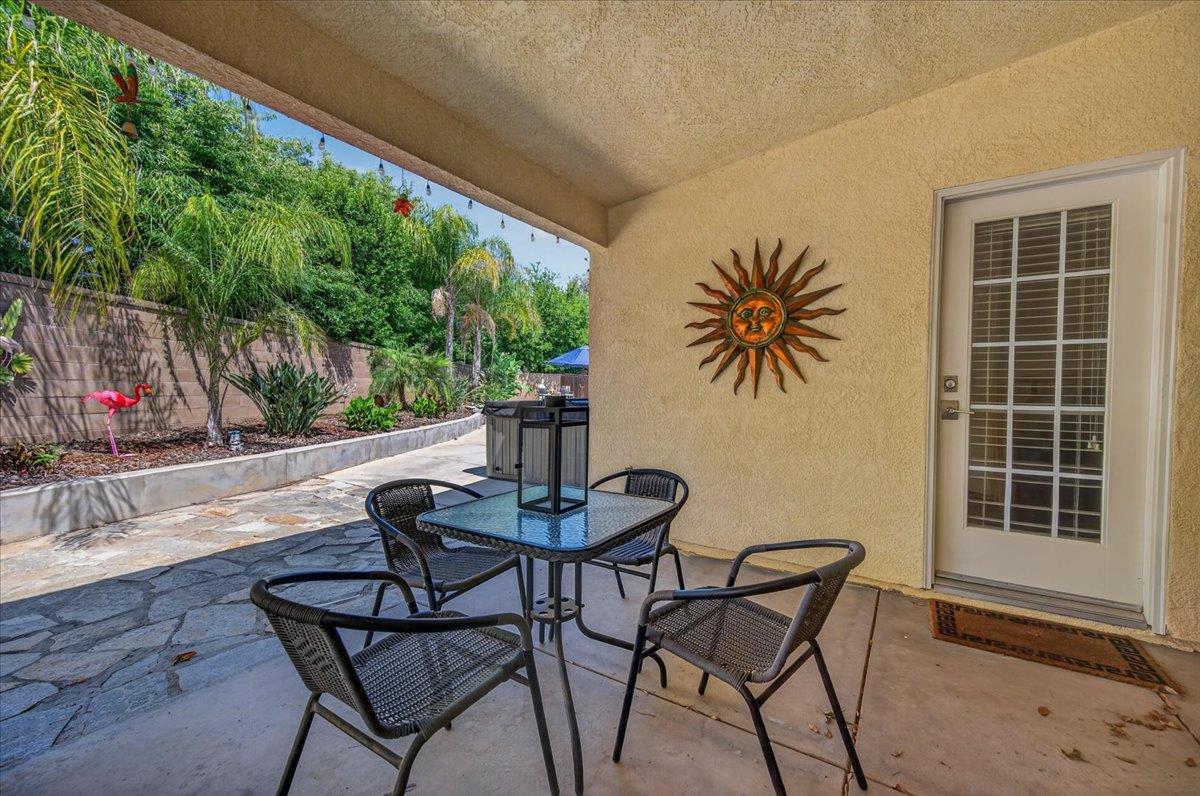 1994 N Cherry Ln, Clovis, CA 93619