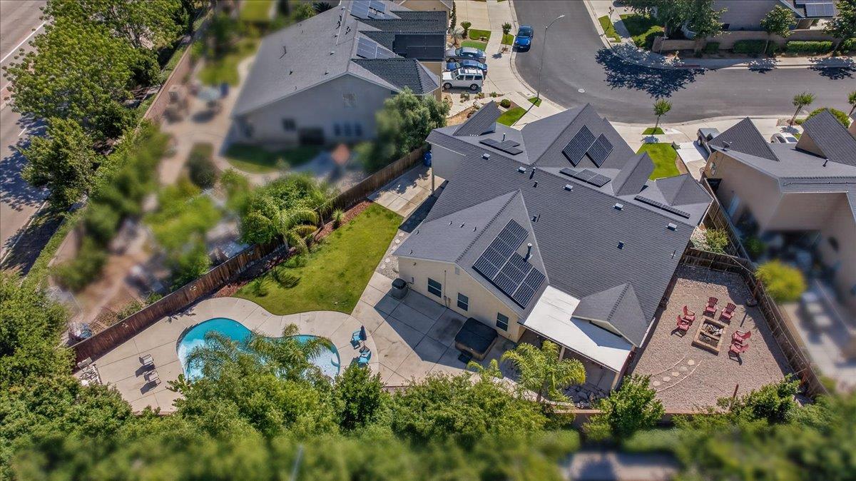 1994 N Cherry Ln, Clovis, CA 93619