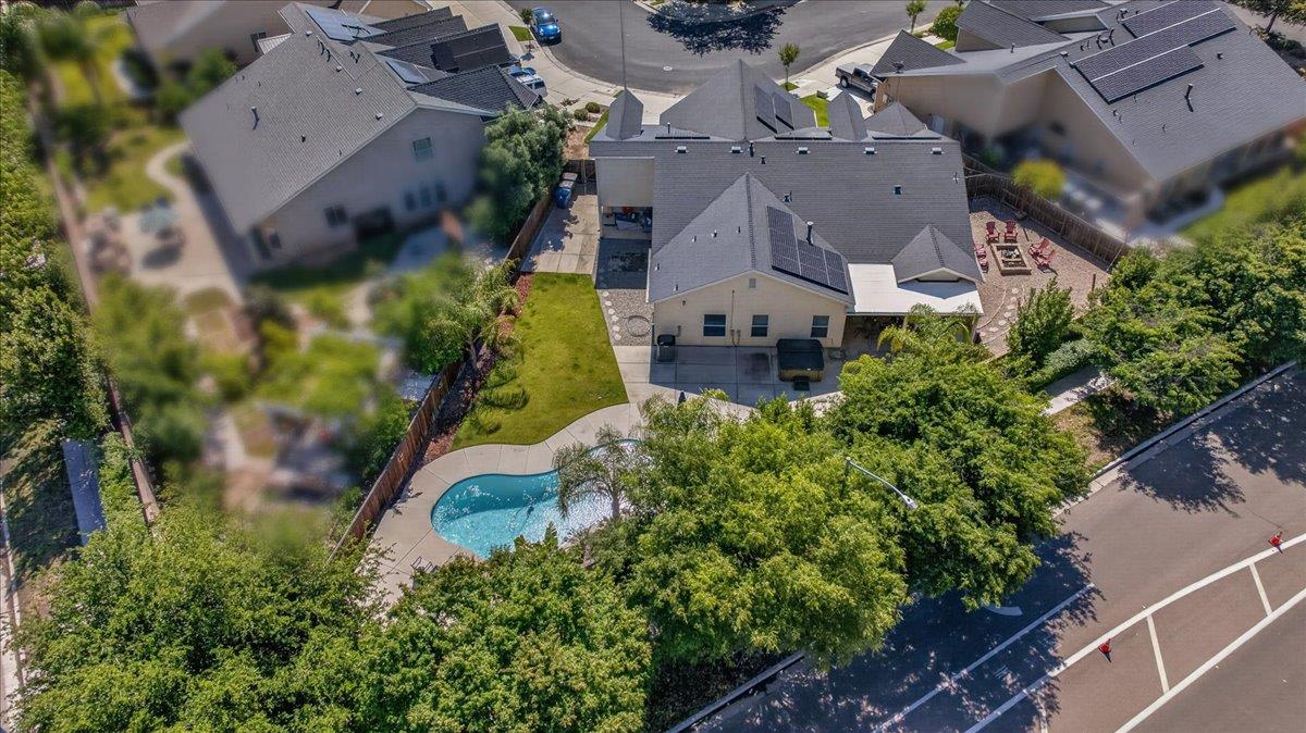 1994 N Cherry Ln, Clovis, CA 93619