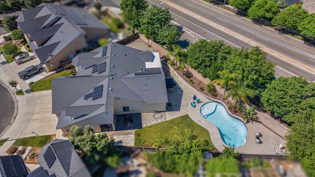 1994 N Cherry Ln, Clovis, CA 93619