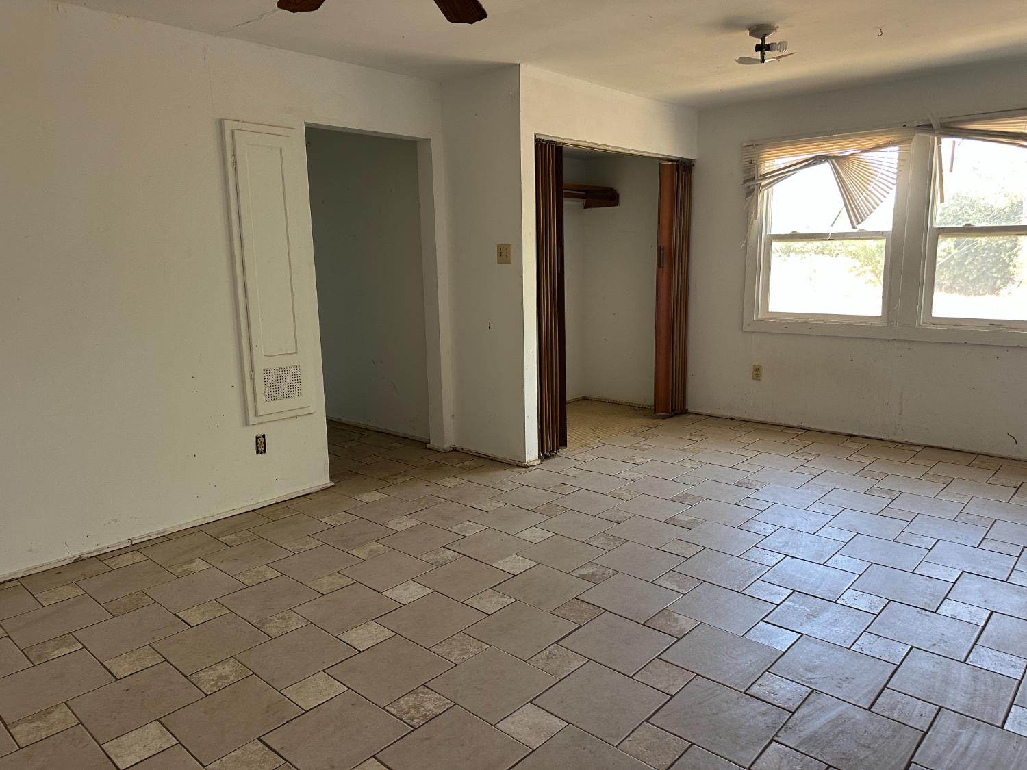 19637 E American Ave, Reedley, CA 93654