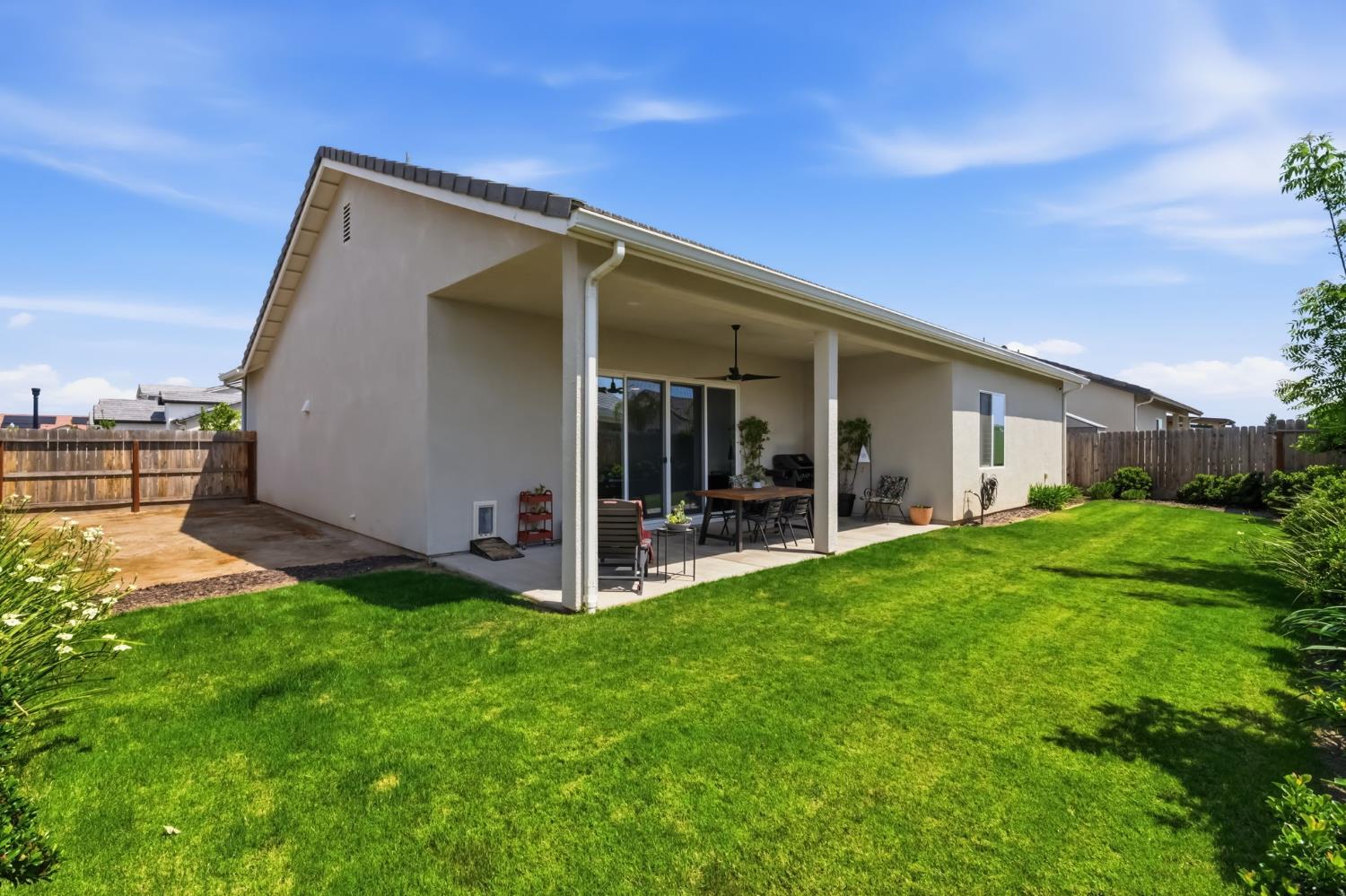 2100 Azalea St, Kingsburg, CA 93631