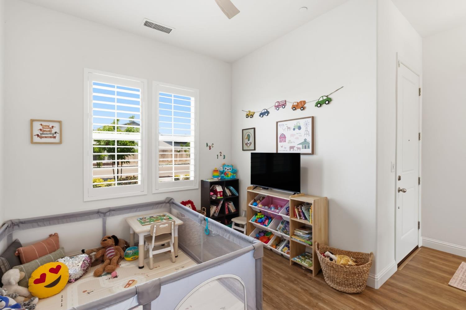 2100 Azalea St, Kingsburg, CA 93631