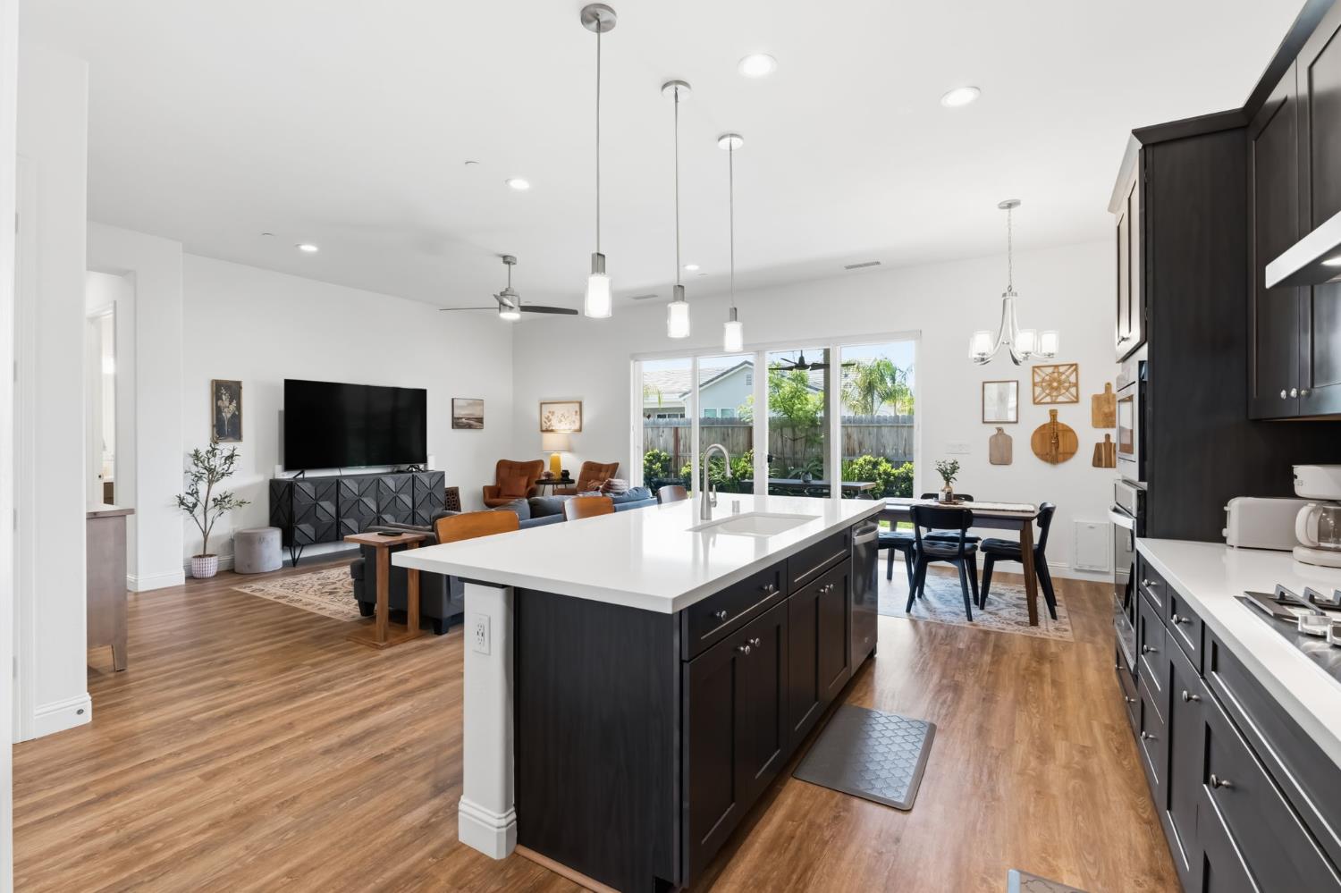 2100 Azalea St, Kingsburg, CA 93631