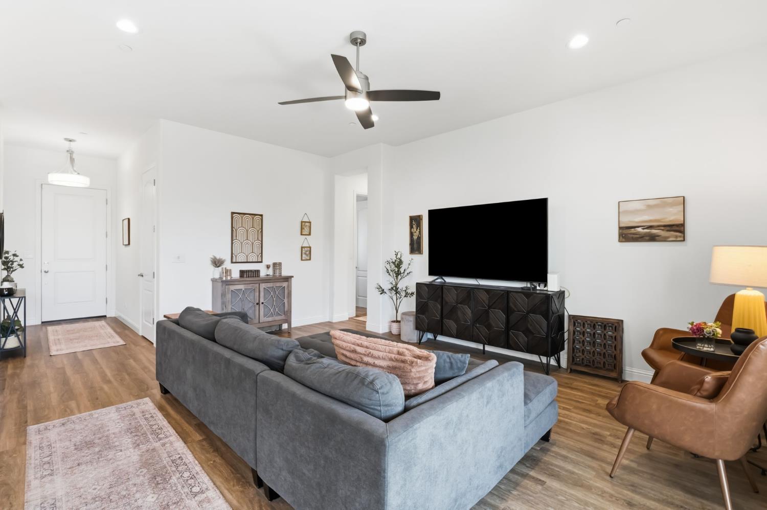 2100 Azalea St, Kingsburg, CA 93631