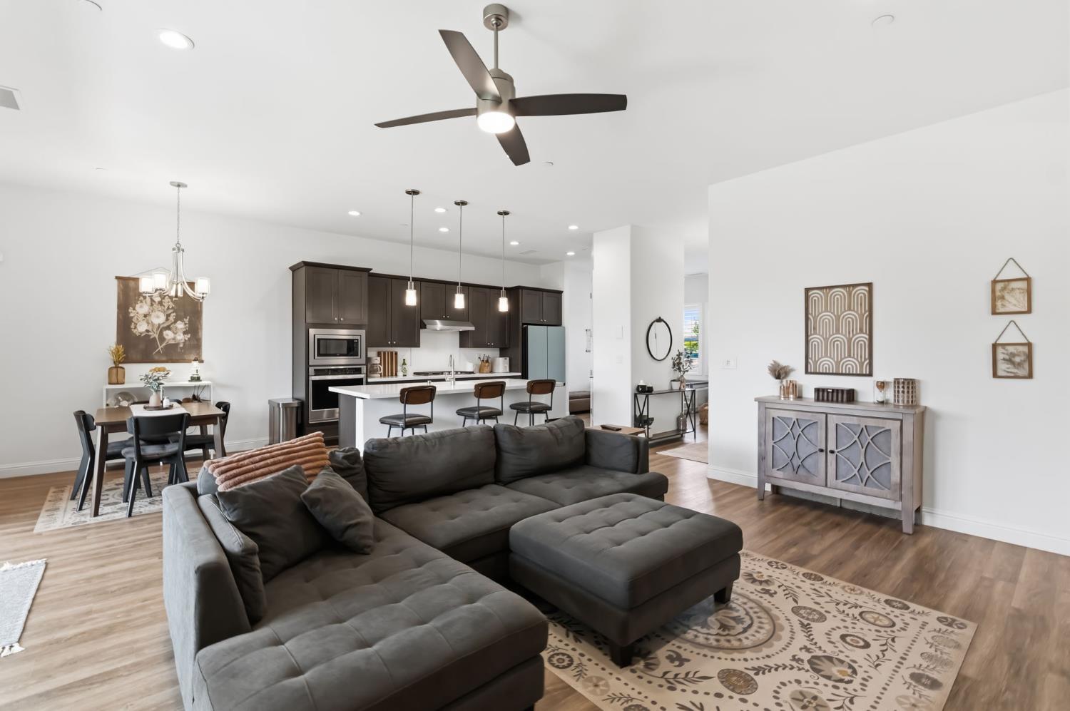 2100 Azalea St, Kingsburg, CA 93631