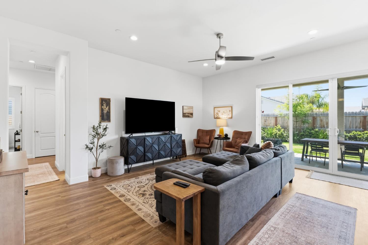 2100 Azalea St, Kingsburg, CA 93631