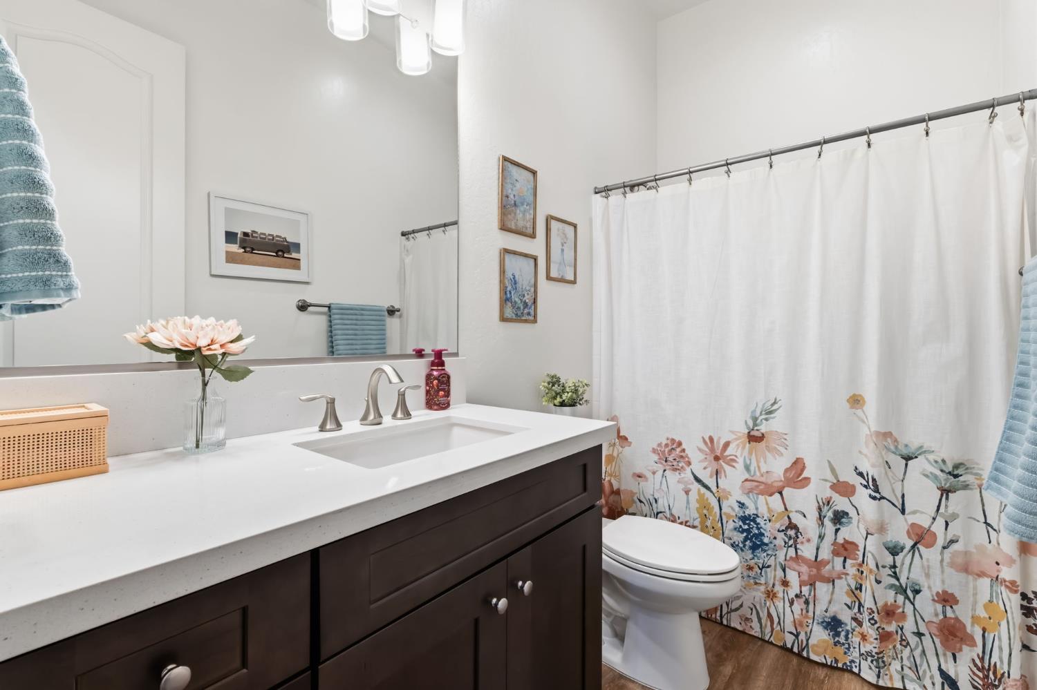 2100 Azalea St, Kingsburg, CA 93631