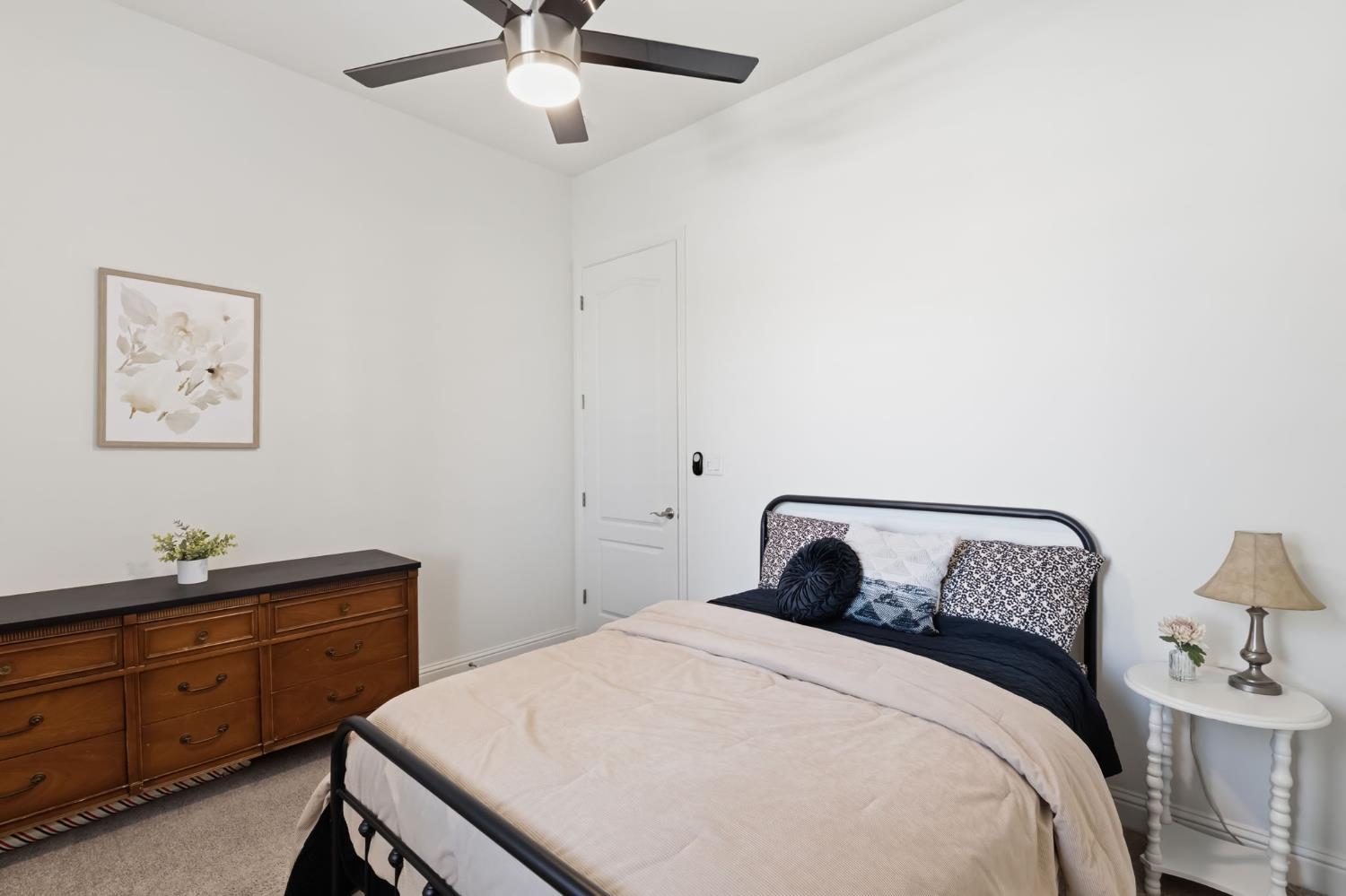 2100 Azalea St, Kingsburg, CA 93631