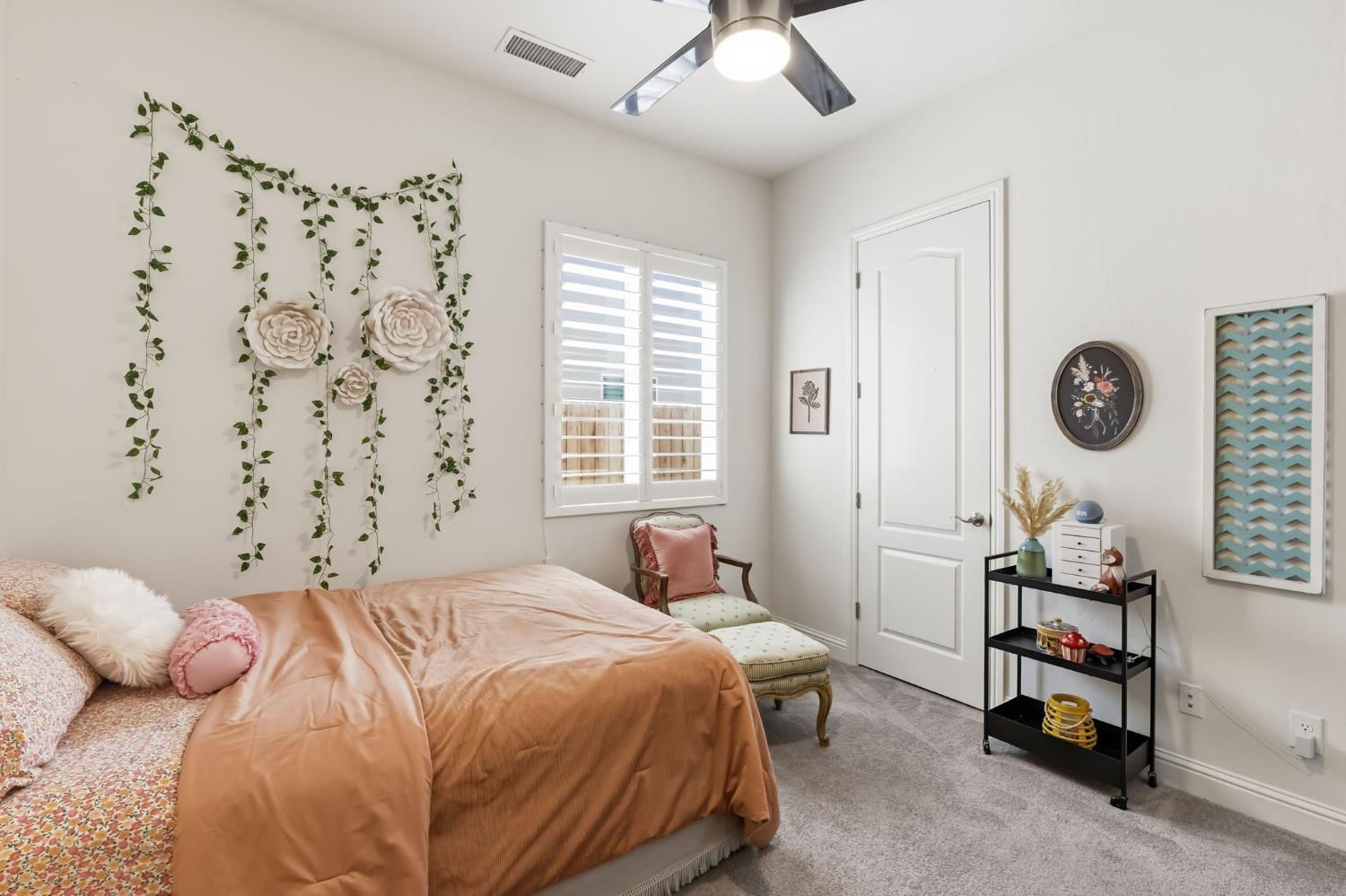 2100 Azalea St, Kingsburg, CA 93631