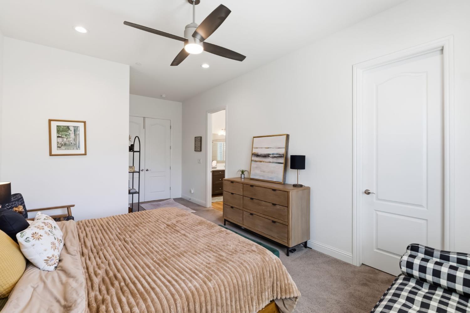 2100 Azalea St, Kingsburg, CA 93631